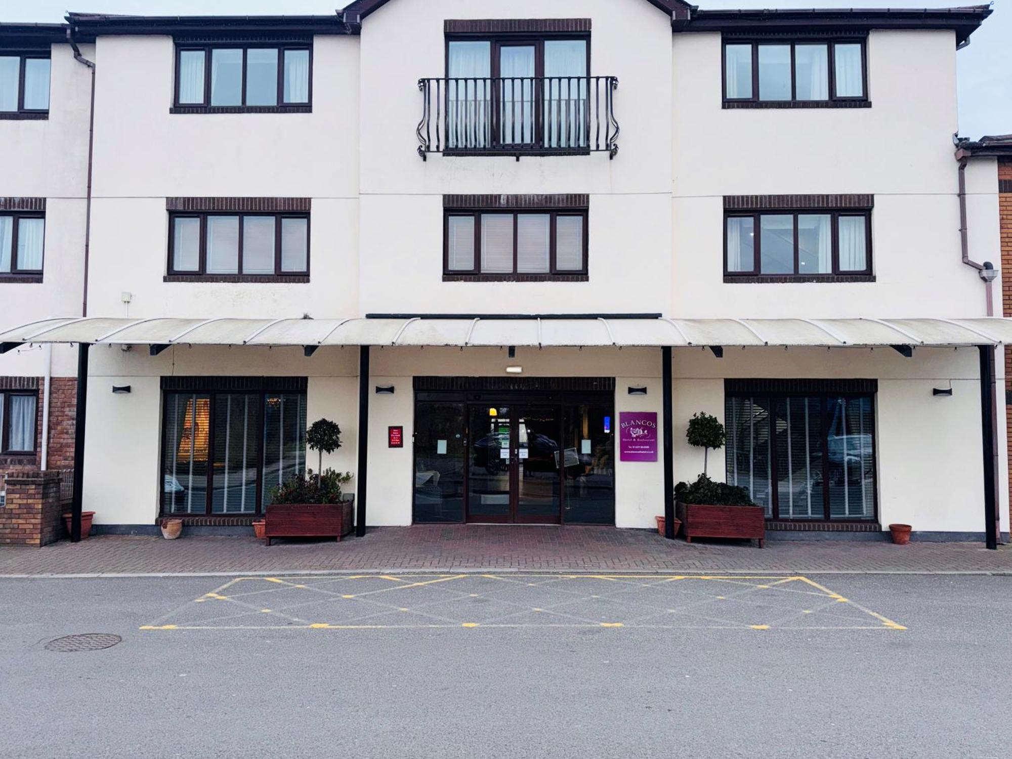 Blanco'S Hotel Port Talbot Exteriör bild